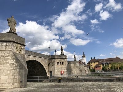 Alte Mainbrücke in Würzburg Alte Mainbrücke in Würzburg