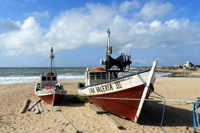 Fischerboote in Punta del Diablo, Uruguay