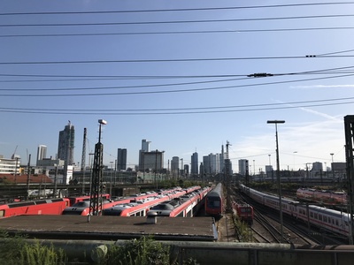 Skyline mit Hauptbahnhof Frankfurt am Main / Foto: Alexander Hauk