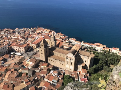 Cefalù: Blick auf Stadt mit Kathedrale Cefalù: Blick auf Stadt mit Kathedrale