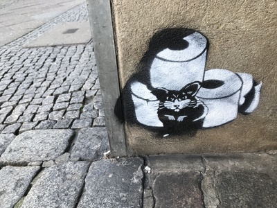 Hamstern: Hamster hamstert Klopapierrollen (Stencil) Hamstern: Hamster hamstert Klopapierrollen (Stencil)