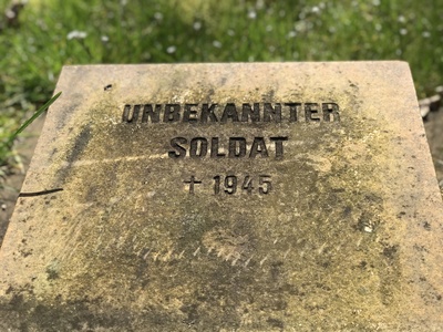 Grabstein: Unbekannter Soldat Grabstein: Unbekannter Soldat
