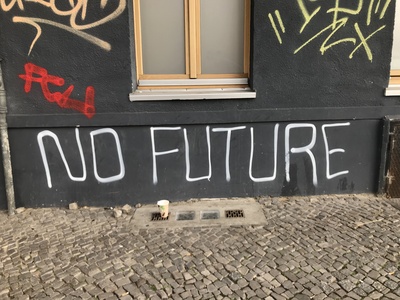 Graffiti an einer Hauswand: "No Future" Graffiti an einer Hauswand: "No Future"