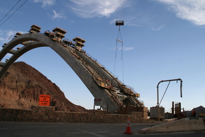 Hoover Dam Bypass Bridge / Colorado River Bridge im Bau Hoover Dam Bypass Bridge / Colorado River Bridge im Bau