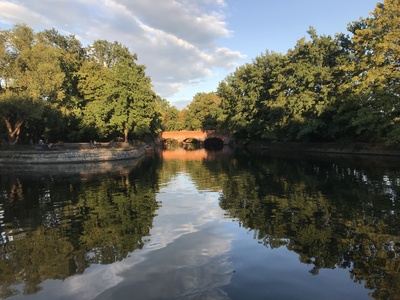 Brücke in Alt-Treptow im Sommer Brücke in Alt-Treptow im Sommer