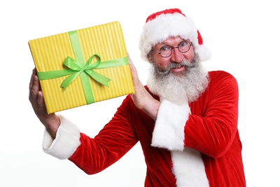 Weihnachtsmann mit Geschenk
