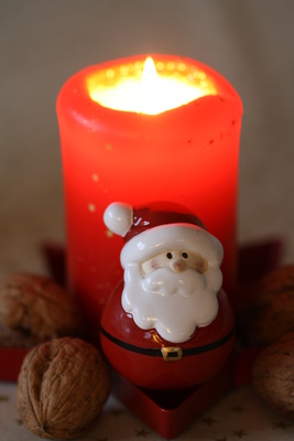 Kerze mit Weihnachtsmann