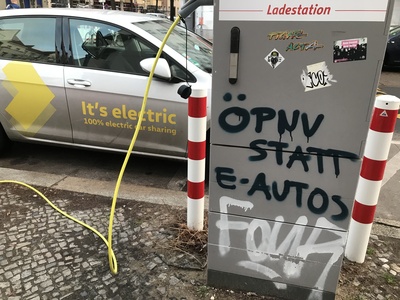 Protest: ÖPNV statt Elektrofahrzeuge Protest: ÖPNV statt Elektrofahrzeuge