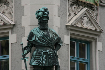 Denkmal Georg von Frundsberg am Rathaus in Mindelheim / Foto: Alexander Hauk