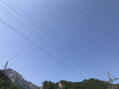 Stromleitungen am Walchensee / Foto: Alexander Hauk