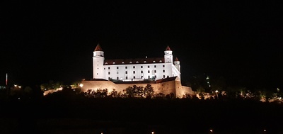Schloss Bratislava bei Nacht