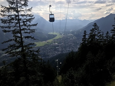 Bergbahn: Blick auf Garmisch-Partenkirchen / Foto: Alexander Hauk