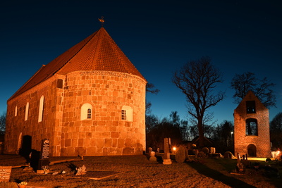 Dorfkirche am Abend