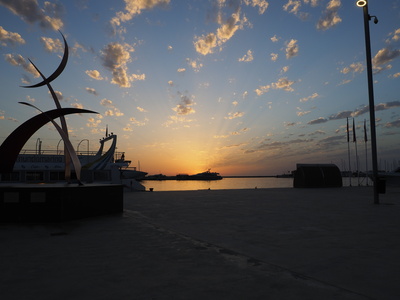 Sonnenaufgang am Hafen von Dénia
