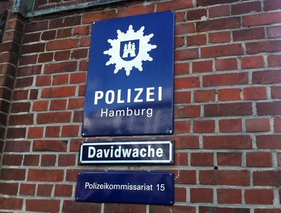 Schild: Polizei Hamburg Davidwache
