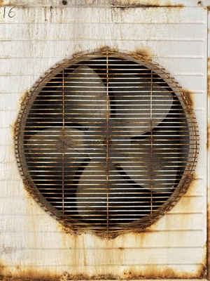 Alte und verrostete Klimaanlage / Foto: Alexander Hauk