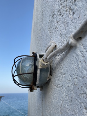 Wandlampe an einem Haus auf Kreta (Symbolfoto) / Foto: Alexander Hauk