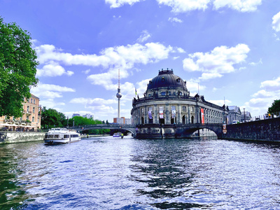 Berlin Museumsinsel vom Wasser aus