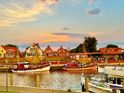 Greetsiel: Hafenstimmung am Abend