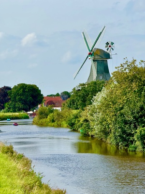 Greetsiel Windmühle am Fluss