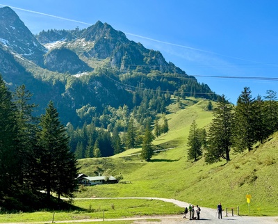 Wanderer zum Hochfellngipfel