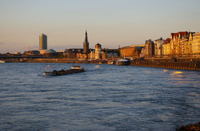 Düsseldorf - Rrheinansicht