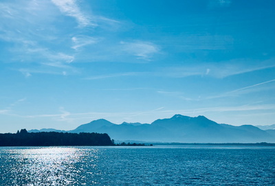 Chiemsee mit bayerischen Voralpen Chiemsee mit bayerischen Voralpen