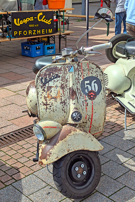 Eine vom Vespa Club Pforzheim Eine vom Vespa Club Pforzheim
