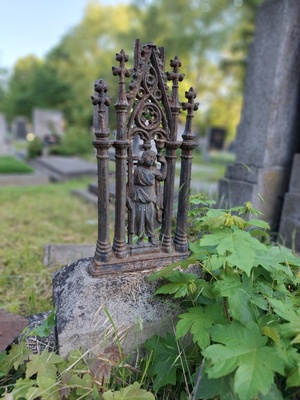 Gusseisenkreuz Figur Gusseisenkreuz Figur