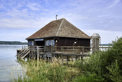 Ansicht am Ammersee: Bootshütte. Ansicht am Ammersee: Bootshütte.