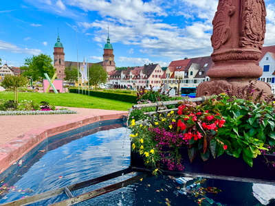 Unterer Marktplatz mit Stadtkirche