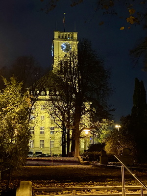 Rathaus Schönerberg vom Volkspark aus Rathaus Schönerberg vom Volkspark aus