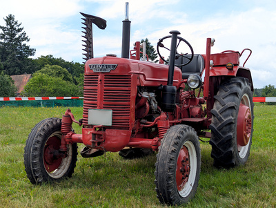 Farmall Diesel Traktor auf dem Oldtimer und Traktorentreffen 2025 in und auf dem Dobel