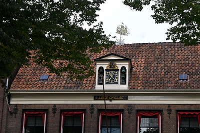 Glockenspieluhr und Schiffwindanzeiger Glockenspieluhr und Schiffwindanzeiger