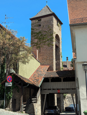 Ehemaliges Stadttor in der Altstadt von Bietigheim (-Bissingen) Ehemaliges Stadttor in der Altstadt von Bietigheim (-Bissingen)