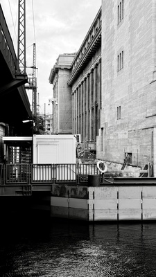 Rückseite der Museumsinsel S-Bahn Trasse Rückseite der Museumsinsel S-Bahn Trasse