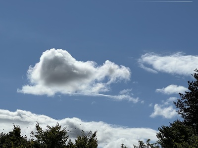 Blauer Himmel mit schönen Wolken Blauer Himmel mit schönen Wolken