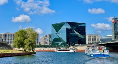 Glas-Architektur an der Spree