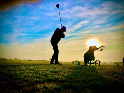 Golfspieler beim Fr&uuml;hsport