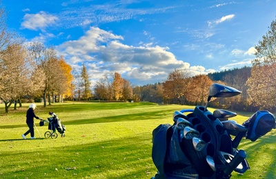 Golfplatz im Herbst