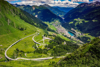 Stra&szlig;en am Gotthardpass