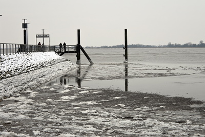 Eisschollen auf der Elbe