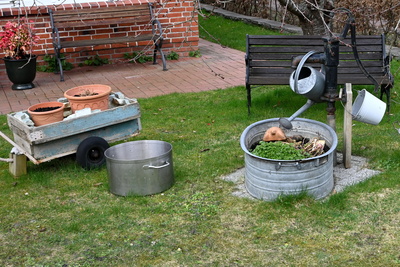 Alt als Deko im Garten