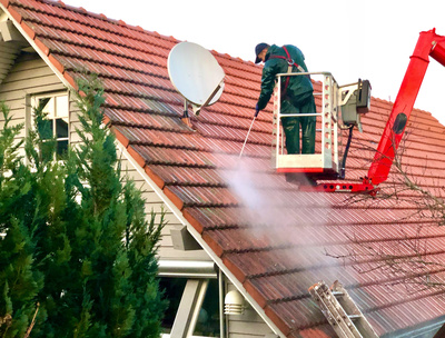 Dachreinigung mit Hochdruck