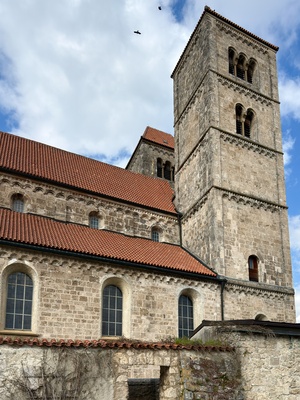 Altenstadt Basilika &ndash; romanischer Kirchturm mit Rundbogenfriesen