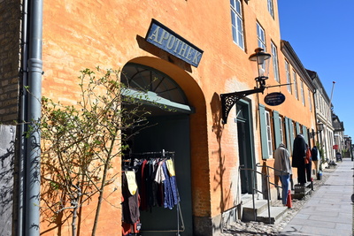 Erst Apotheke, nun Herrenausstatter