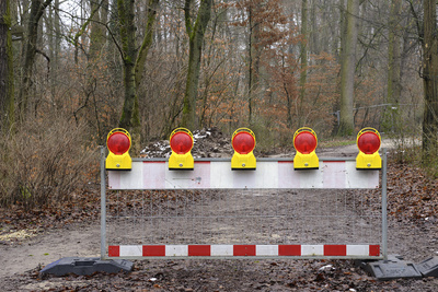 Absperrung - Durchgang wegen Baustelle verboten.