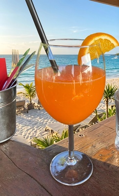 Cocktail an der Strandbar