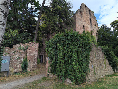 Vorburg zum Schlo&szlig; Neuenb&uuml;rg