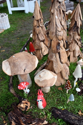 Herbstlicher Wald in Holz